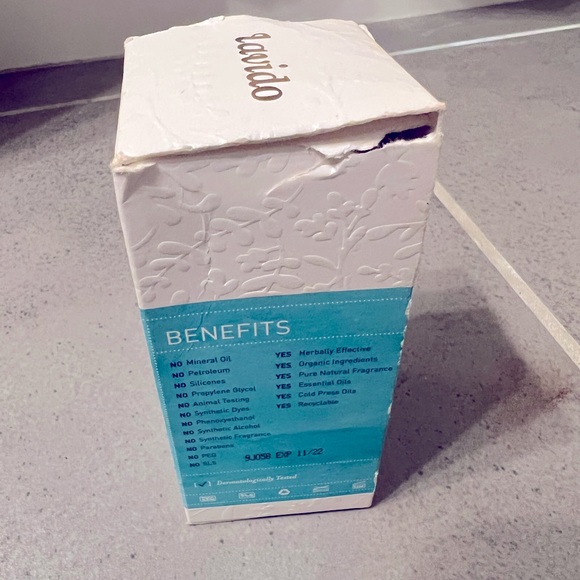 Lavido do two-in-one purifying exfoliating and facial wash - Picture 6 of 6